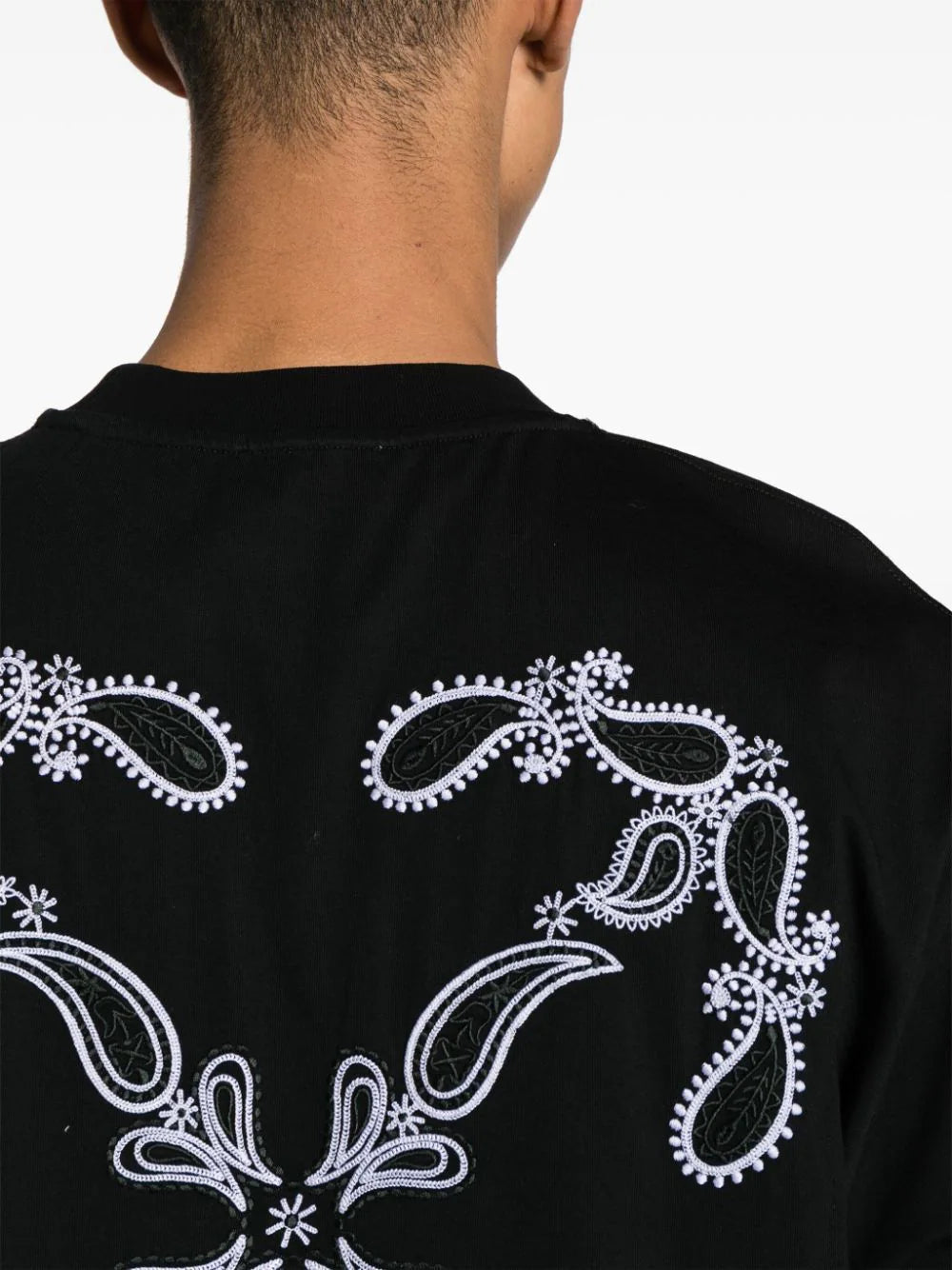 OFF-WHITE - Bandana Arrow Skate T-Shirt Black – Anrosa Store OFF-WHITE - Bandana Arrow Skate T-Shirt Black – Anrosa Store